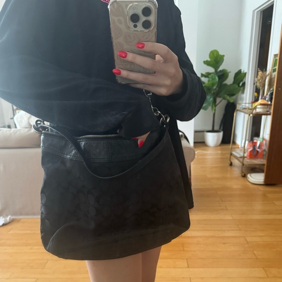 Coach signature Ashley purse - Picture 2 of 5